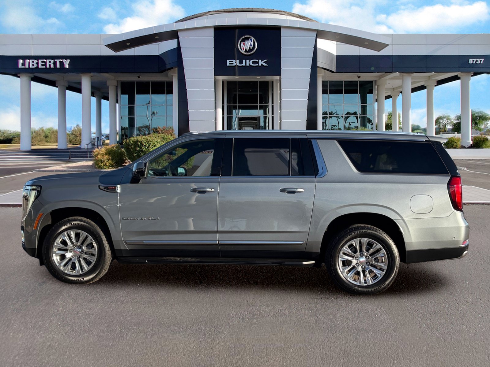 Used 2025 GMC Yukon XL Denali AWD/4WD image 6