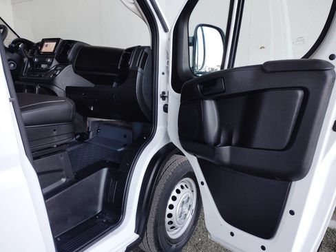 Used 2024 RAM ProMaster 2500 w/ Convenience Group FWD image 10
