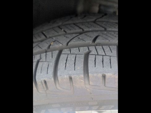 Used 2020 Chevrolet Traverse LT image 2