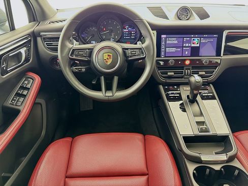 Certified 2025 Porsche Macan image 26
