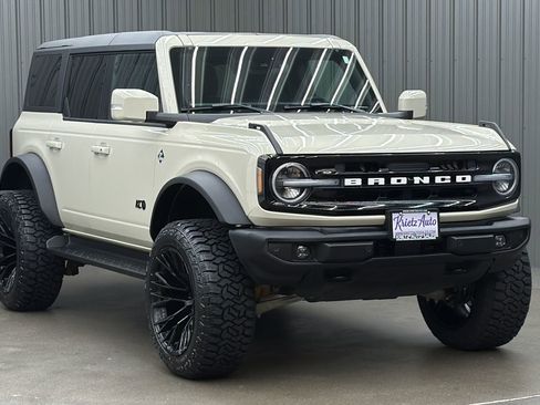 Used 2025 Ford Bronco Outer Banks w/ Sasquatch Package AWD/4WD image 7