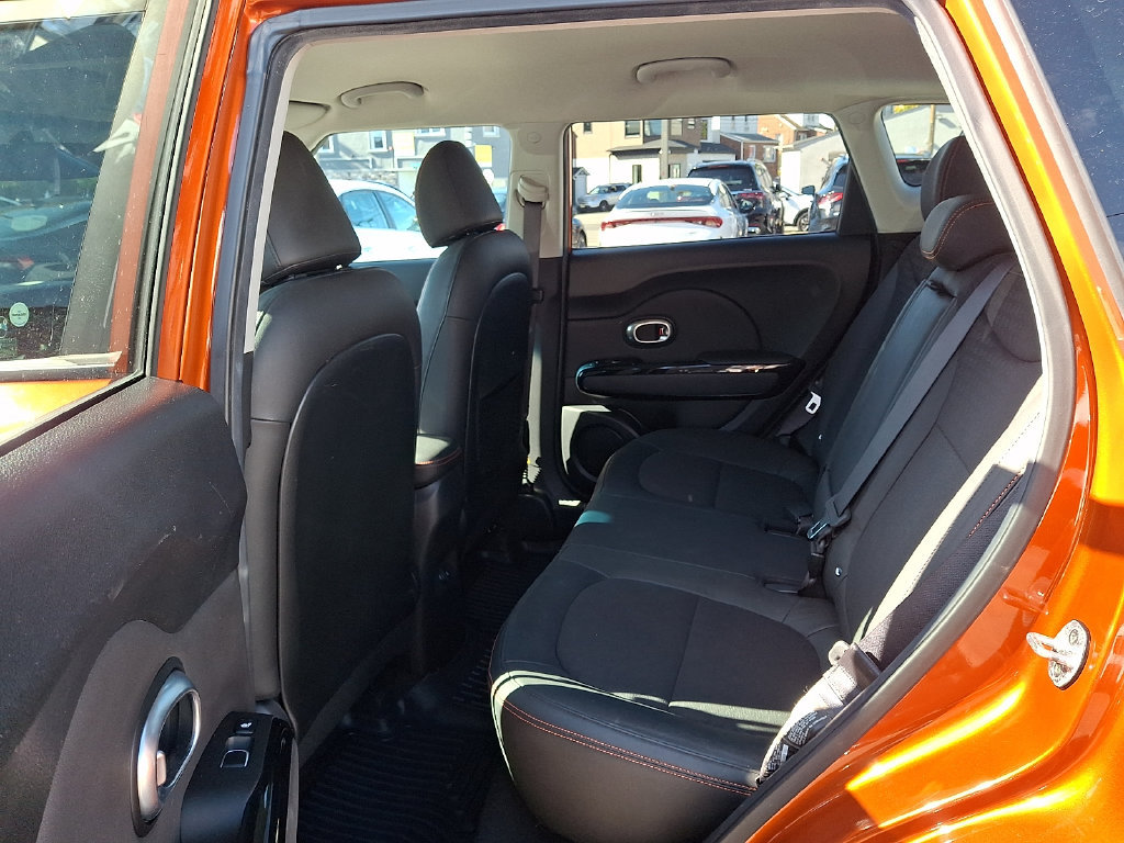 Used 2018 Kia Soul ! w/ Tech Package FWD image 10