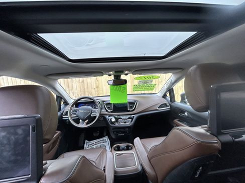 Used 2017 Chrysler Pacifica Limited w/ UConnect Theater Package image 25