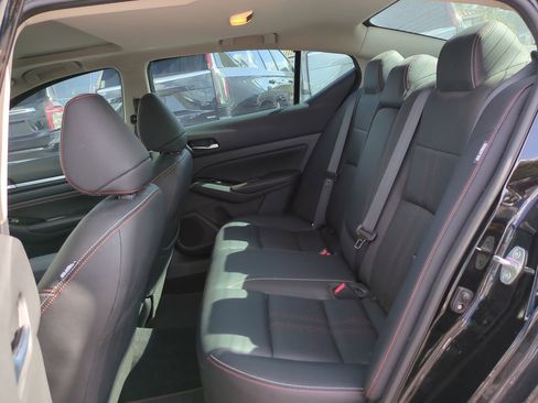 Used 2023 Nissan Altima 2.0 SR image 12