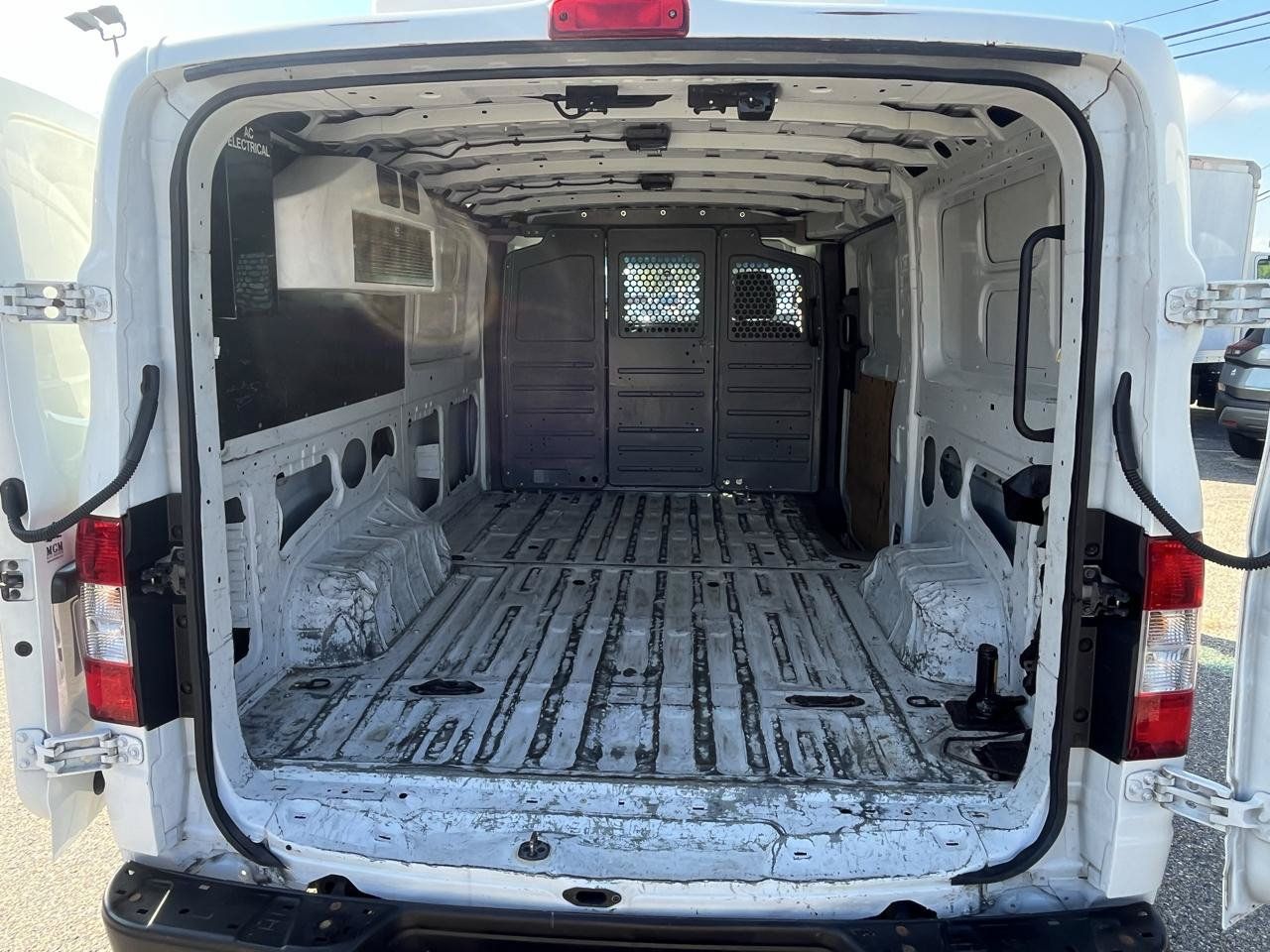 Used 2018 Nissan NV 2500 S RWD image 16
