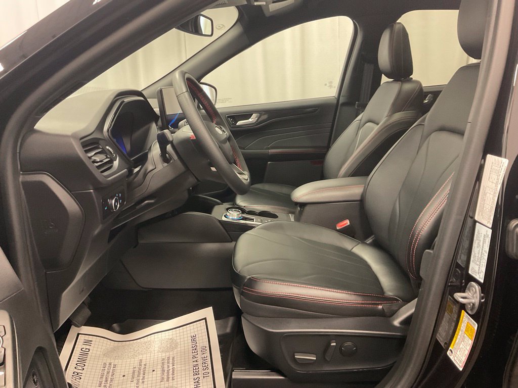 Used 2025 Ford Escape ST-Line Elite w/ Premium Technology Package AWD/4WD image 12