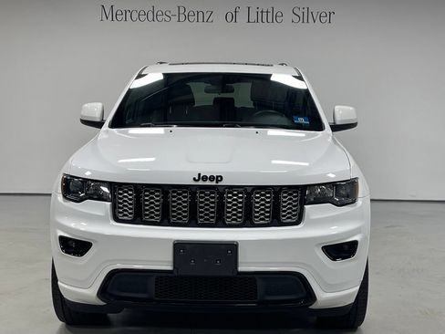 Used 2021 Jeep Grand Cherokee Laredo X AWD/4WD image 9