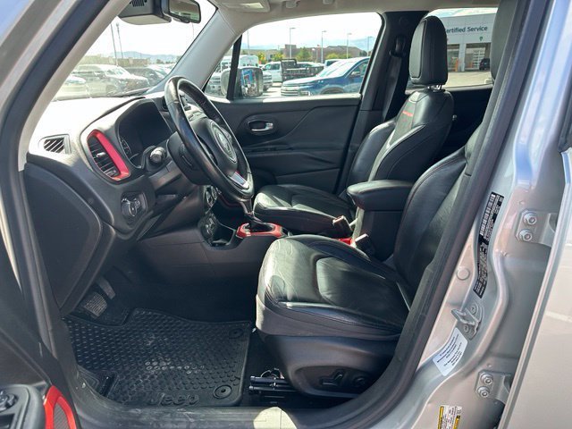 Used 2016 Jeep Renegade Trailhawk w/ Premium Trailhawk Package AWD/4WD image 16