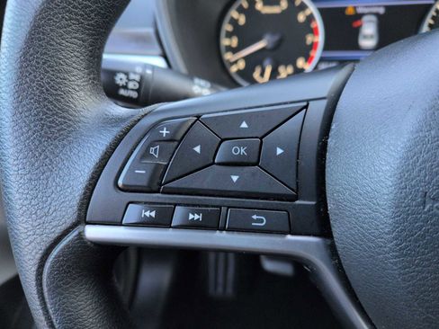 Used 2025 Nissan Altima 2.5 SV FWD image 21