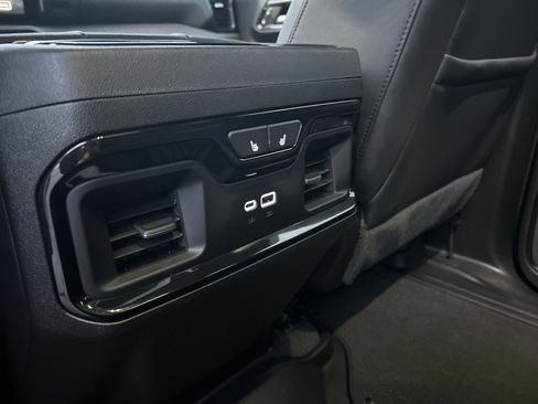 Used 2024 GMC Sierra 1500 AT4 image 27