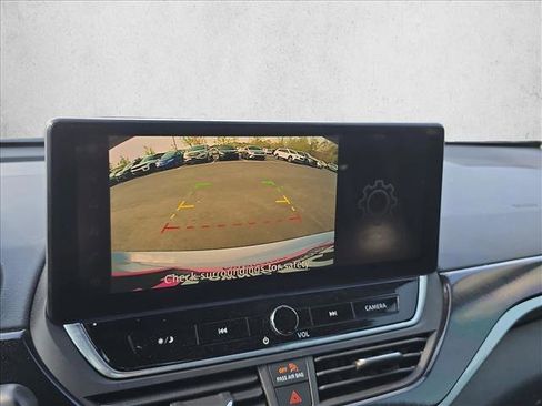 Used 2024 Nissan Altima 2.5 SR w/ SR Premium Package FWD image 10