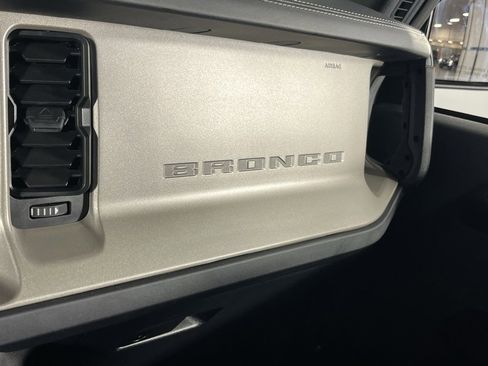 Used 2025 Ford Bronco Outer Banks image 19