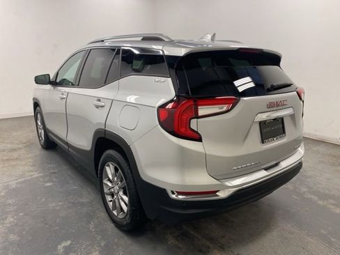 Used 2022 GMC Terrain SLT w/ Infotainment Package II image 4