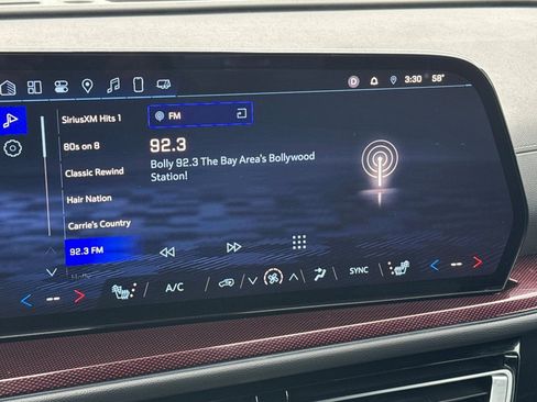 Used 2025 Chevrolet Traverse Z71 image 28