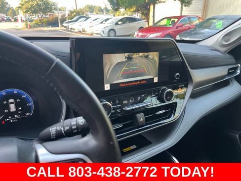 Used 2023 Toyota Highlander Limited FWD image 24