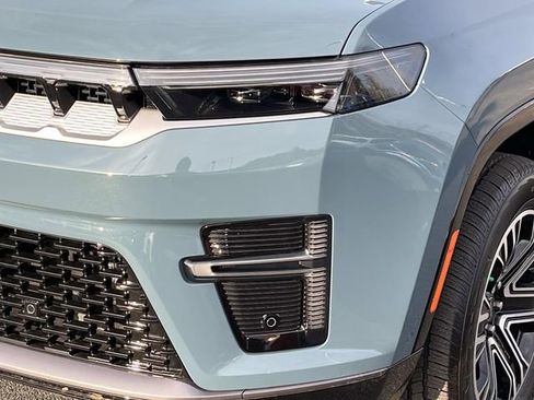 New 2026 Jeep Grand Wagoneer 4WD w/ Premium Group I image 10