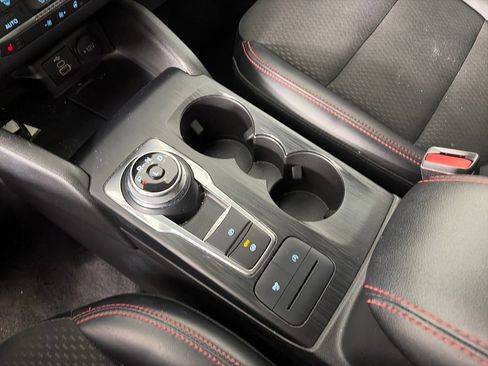 Used 2025 Ford Escape ST-Line Select AWD/4WD image 22