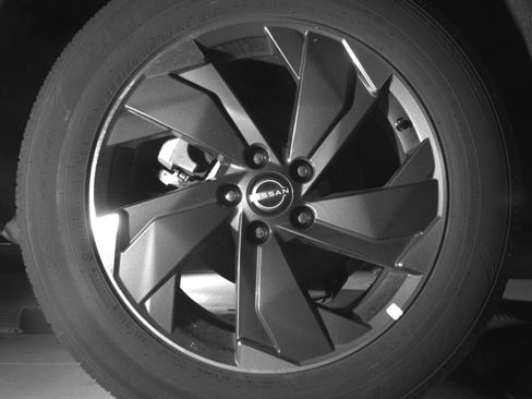 Used 2025 Nissan Rogue SV FWD image 27