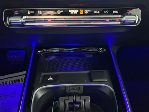 Used 2025 Mercedes-Benz GLB 250 4MATIC image 18