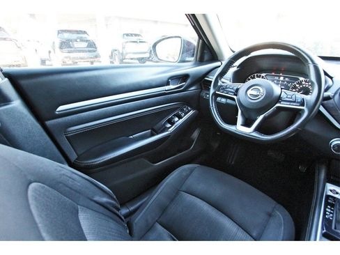 Used 2023 Nissan Altima 2.5 SV w/ SV Premium Package image 6