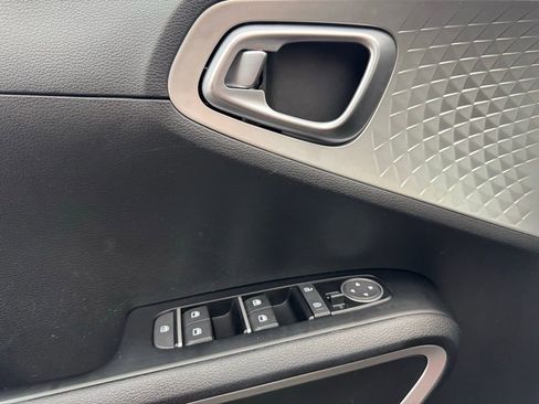 Used 2025 Kia Soul LX w/ LX Technology Package image 14