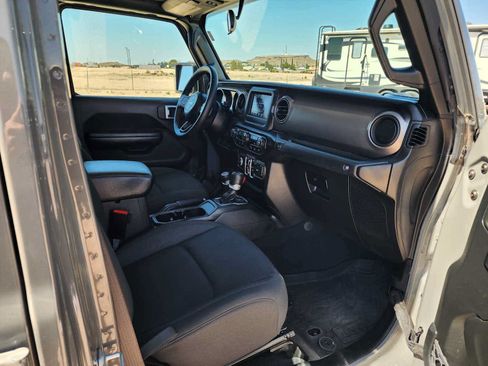 Used 2021 Jeep Gladiator Sport AWD/4WD image 16