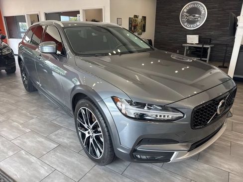 Used 2020 Volvo V90 T6 Cross Country AWD/4WD image 2