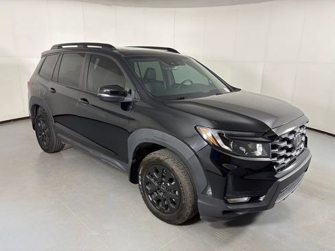 Used 2023 Honda Passport TrailSport image 2