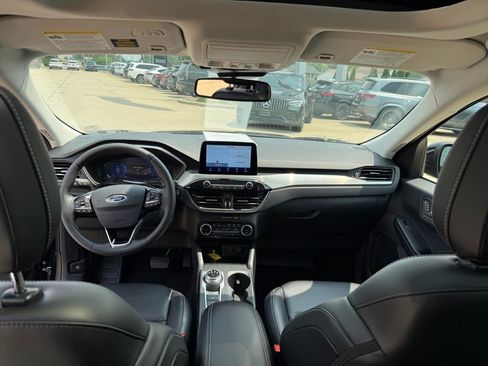 Used 2022 Ford Escape Titanium image 17