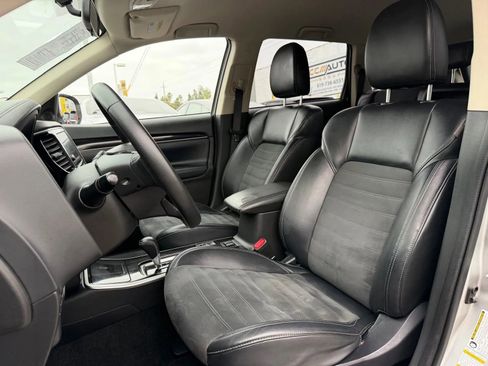Used 2019 Mitsubishi Outlander SE image 12