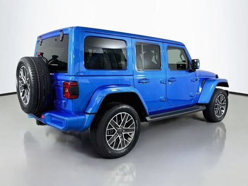 Used 2023 Jeep Wrangler Unlimited Sahara AWD/4WD image 6
