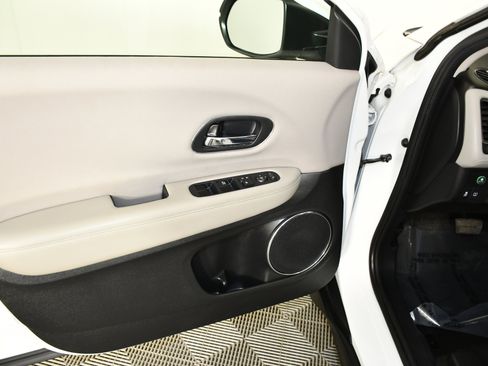 Used 2018 Honda HR-V EX image 34