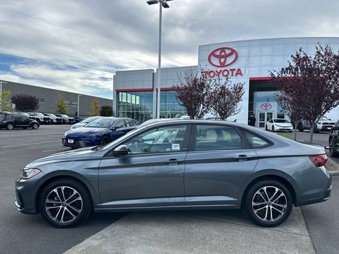 Used 2025 Volkswagen Jetta Sport FWD image 2
