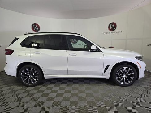Used 2021 BMW X5 xDrive40i w/ M Sport Package image 3