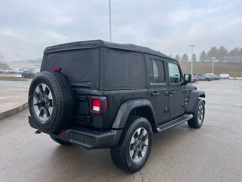 Used 2022 Jeep Wrangler Unlimited Sahara AWD/4WD image 3