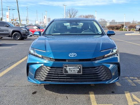 Used 2025 Toyota Camry LE image 2