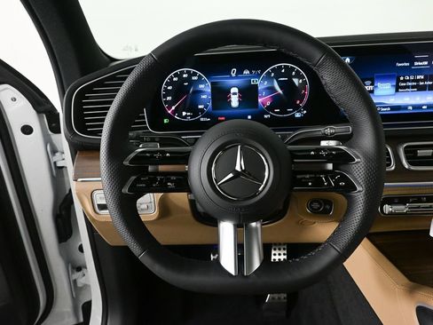 New 2026 Mercedes-Benz GLS 580 4MATIC image 2