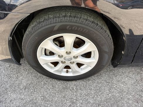 Used 2010 Toyota Camry LE FWD image 13