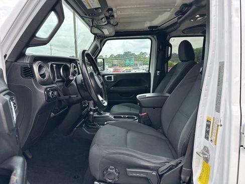 Used 2020 Jeep Wrangler Unlimited Sahara AWD/4WD image 7