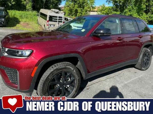 Used 2026 Jeep Grand Cherokee Altitude AWD/4WD image 4