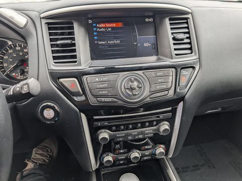 Used 2020 Nissan Pathfinder S FWD image 22