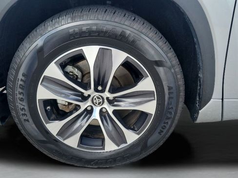 Used 2022 Toyota Highlander XLE image 10