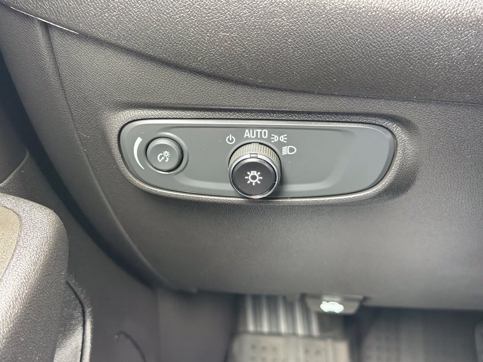 Used 2024 Chevrolet Equinox LS w/ LS Convenience Package FWD image 12