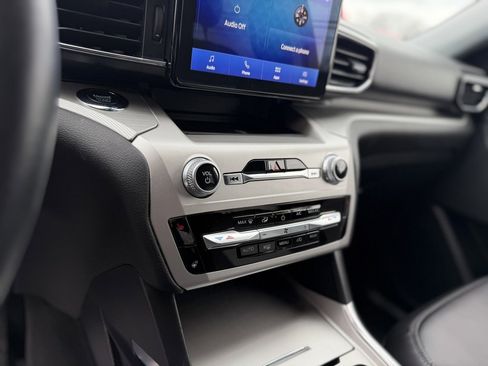 Used 2022 Ford Explorer XLT w/ Equipment Group 202A image 16