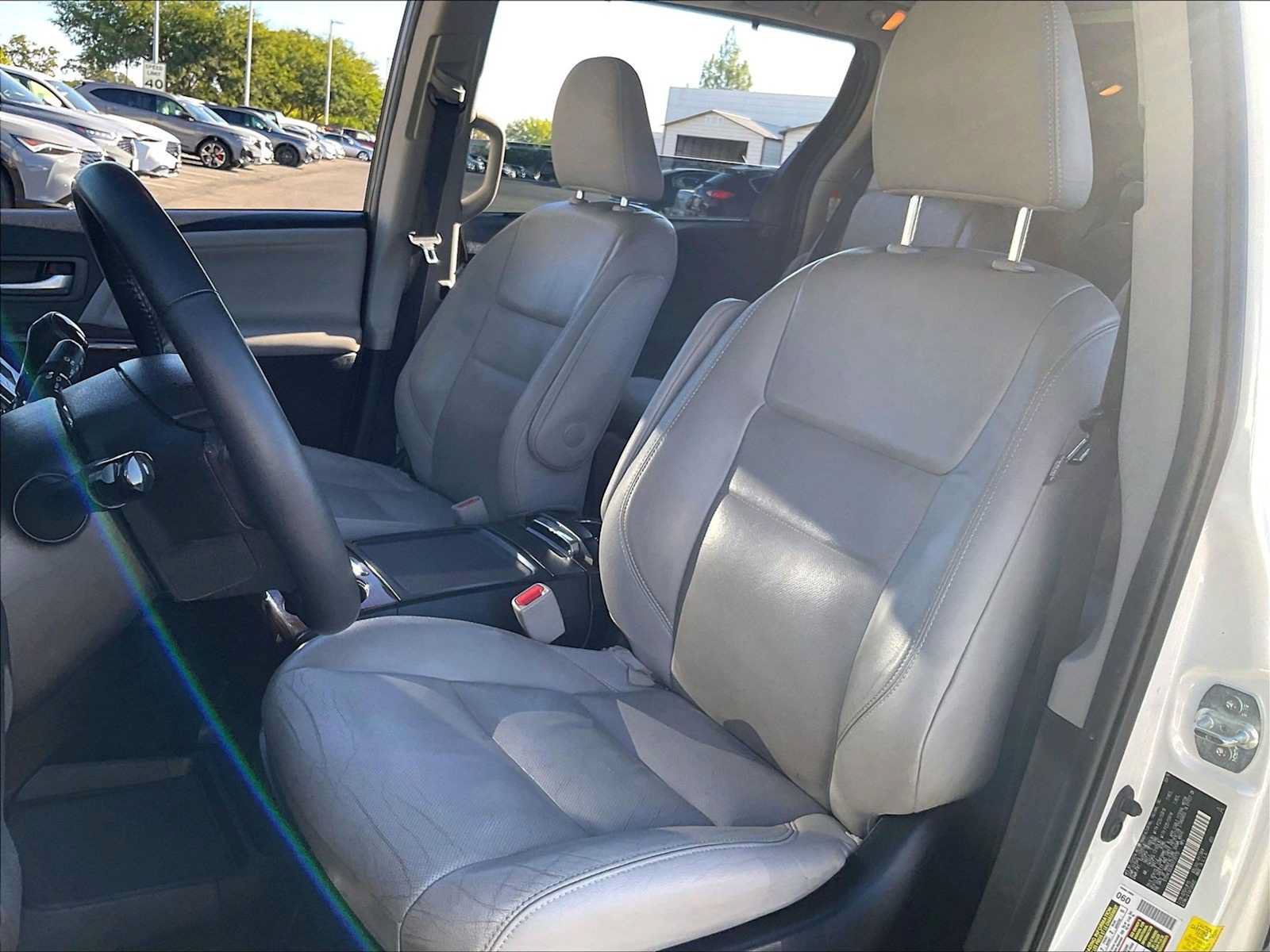 Used 2016 Toyota Sienna Limited FWD image 28