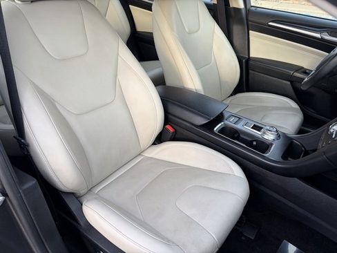 Used 2018 Ford Fusion Titanium image 38