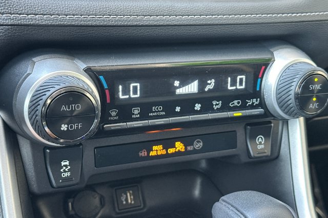 Used 2025 Toyota RAV4 XLE FWD image 22
