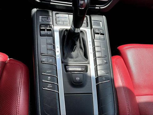 Used 2020 Porsche Macan S AWD/4WD image 16