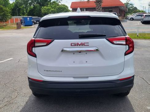 Used 2024 GMC Terrain SLE FWD image 3