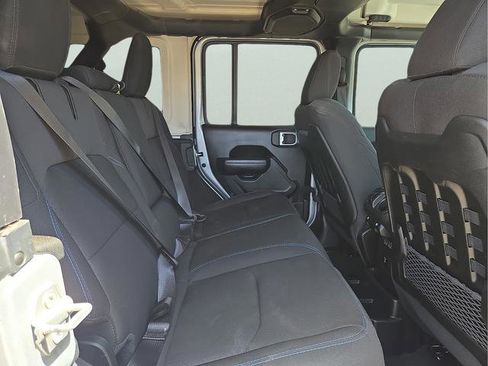 Used 2023 Jeep Wrangler Unlimited Rubicon 4xe AWD/4WD image 15